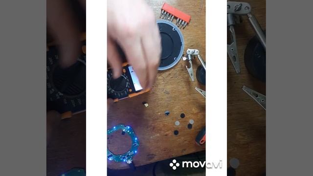 Самодельный светильник Из старой лампочки и беспроводные зарядки смотреть онлайн