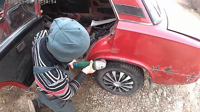 КУПИЛ МАШИНУ В 16 ЛЕТ.РЕМОНТ КУЗОВА Ч.1 смотреть онлайн