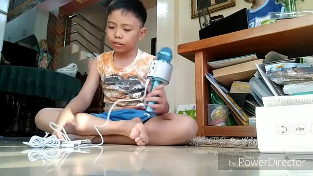 Unboxing wireless karaoke microphone! смотреть онлайн