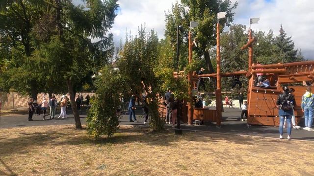 Луганск Сквер Молодой Гвардии Солнечный День смотреть онлайн
