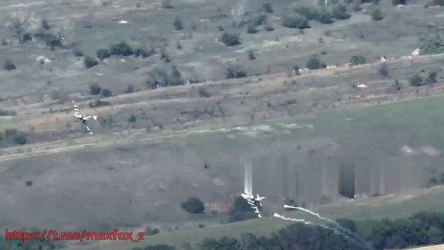 Российские штурмовики уходят от ПЗРК противника под Лисичанском. смотреть онлайн