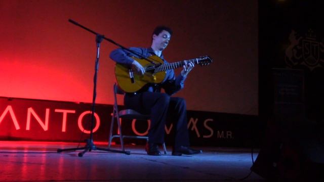 Grisha Goryachev Performs Monasterio de Sal by Paco de Lucia смотреть онлайн