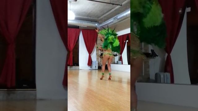Tania - Samba Performance @ Latin Street Dance Academy смотреть онлайн