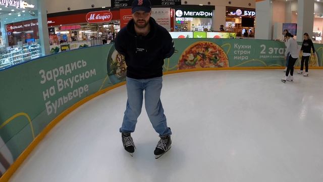 КАК НАУЧИТЬСЯ ТОРМОЗИТЬ НА КОНЬКАХ / РИСОВАТЬ НА ЛЬДУ смотреть онлайн