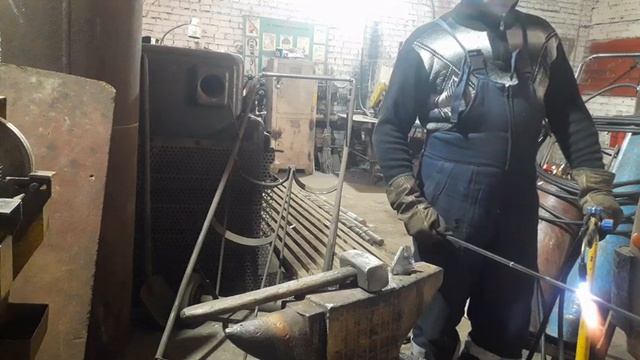 Кованая кочерга .10 квадрат С подставкой смотреть онлайн