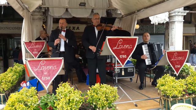 Музыканты кафе Лавена. площадь СанМарко, Венеция, Италия смотреть онлайн