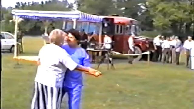 8-2 семейный диск. (2001г. выпускной Дениса, Святогорск, танцы мамочек на поляне, присяга Дениса) смотреть онлайн