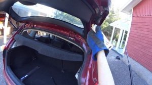 Замена газовых пружин багажника на Nissan Qashqai J10