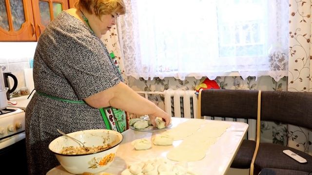 Очень вкусные МАНТЫ и пицца.У нас гости. смотреть онлайн