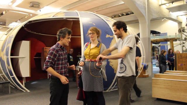 How much does air weigh? | We The Curious смотреть онлайн