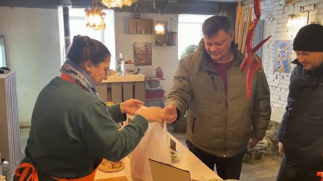 Ира, ферма, два хвоста. День торговли в МОИ перепела. Голодным не смотреть смотреть онлайн