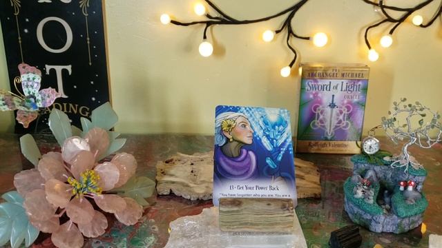 Message From Archangel Michael - The Sword Of Light Oracle Deck Card # 13 Get Your Power Back смотреть онлайн