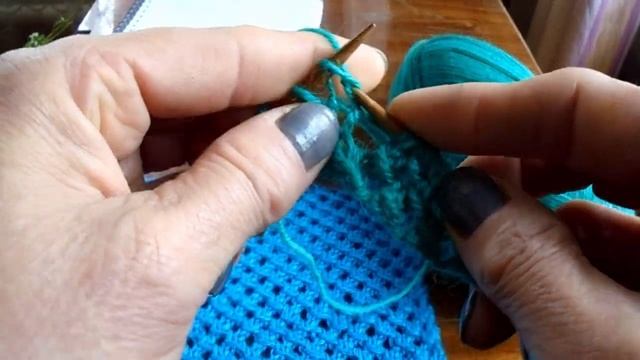 узор спицами сеточка из двух петель протяжкой и накида смотреть онлайн