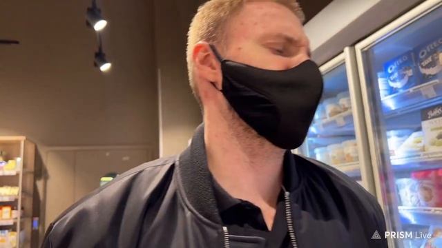 ARTEM WOLF ЗАКУПАЕТСЯ В АЗБУКЕ ВКУСА | ИРЛ СТРИМ смотреть онлайн