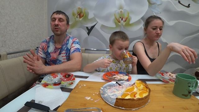 МУКБАНГ РАССТРОЕННАЯ НАСТЯ И ЗАЛИВНОЙ ПИРОГ ? | MUKBANG ASPIC PIE #мукбанг #mukbang