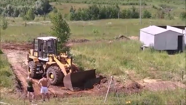 БУРОНАБИВНОЙ ФУНДАМЕНТ! 3 СПОСОБА СТРОИТЕЛЬСТВА СВОИМИ РУКАМИ смотреть онлайн