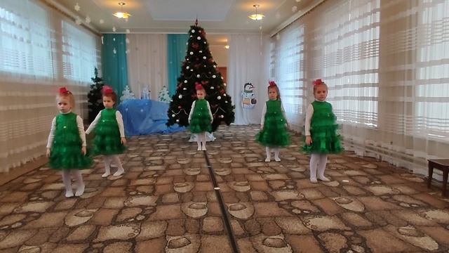 Танец "Наша ёлочка" . Хореографический коллектив "Шалунишки" смотреть онлайн