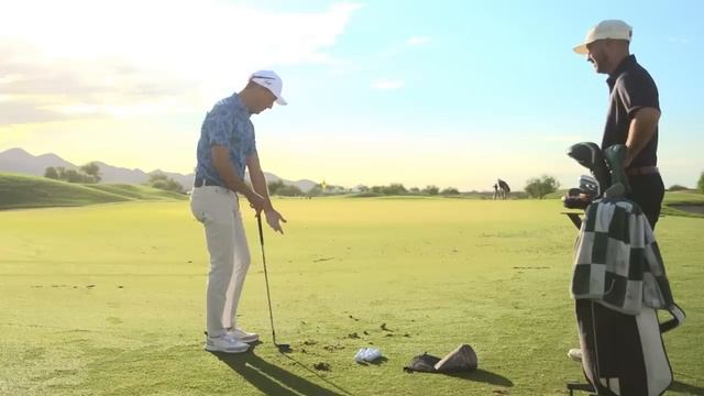 Short Game Chef Teaches his 35-yard Pitch Feels | The Index Experiment | The Golfer's Journal смотреть онлайн