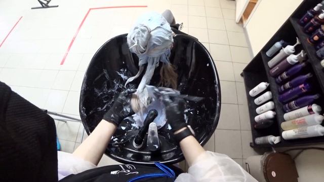 Крашу в блонд отросшие корни. Как осветлить волосы. смотреть онлайн