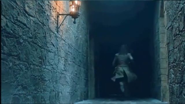 Арья в Винтерфелле.Убийство короля ночи сцена из Игры Престолов S8E3 Долгая Ночь смотреть онлайн
