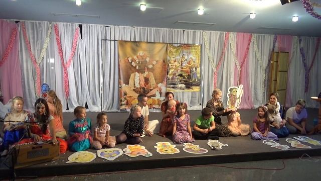 Шри Кришна Джанмаштами 2021 в Екатеринбурге. Даша-аватара-стотрам. Акунхита матаджи & детки. смотреть онлайн