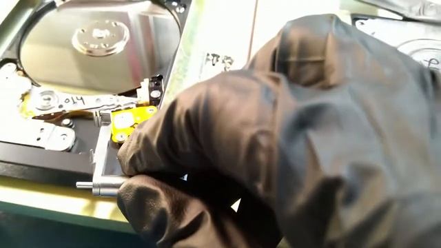 Seagate Rosewood Hard disk Heads replacement смотреть онлайн
