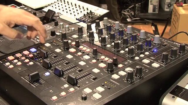 Behringer DDM4000 Tutorial with Andre Cato @ Store DJ смотреть онлайн