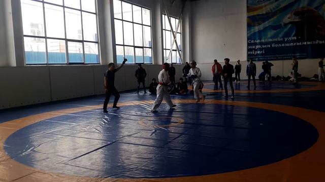 Потерял сознание во время боя,но выйграл..