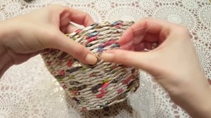 Как покрасить плетеную корзинку из газет вместе с бусинами!