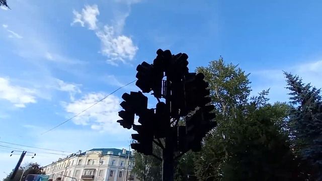 Светофорное дерево. г.Пенза. пересечение ул.Суворова и Октябрьская)))).01.08.23. смотреть онлайн