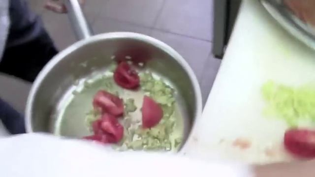 Паста с чернилами каракатицы и креветками смотреть онлайн