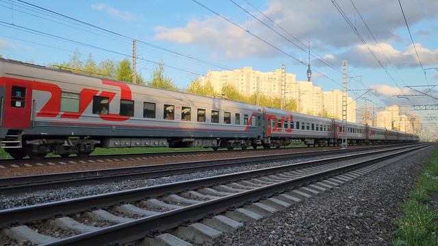 ЭП2К-213 с поездом №2хх Москва-Петербург и догоняющая Ласточка ЭС2Г-119 смотреть онлайн