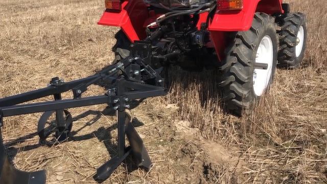 Обзор мини-трактора ROSSEL XT-184D. Работа с плугом, фрезой. смотреть онлайн