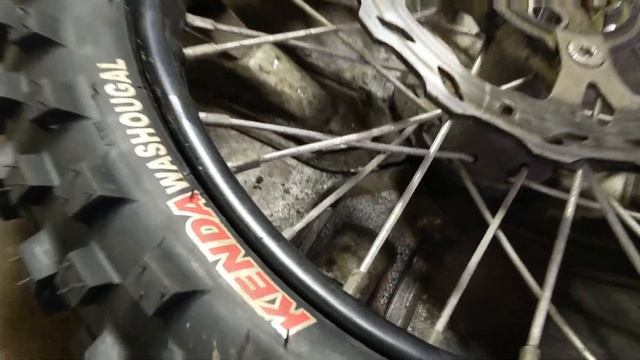 Подготовка к тренировкам. Шиномонтаж Kenda Washougal / замена масла Valvoline 4T / замена NGK CR8E смотреть онлайн