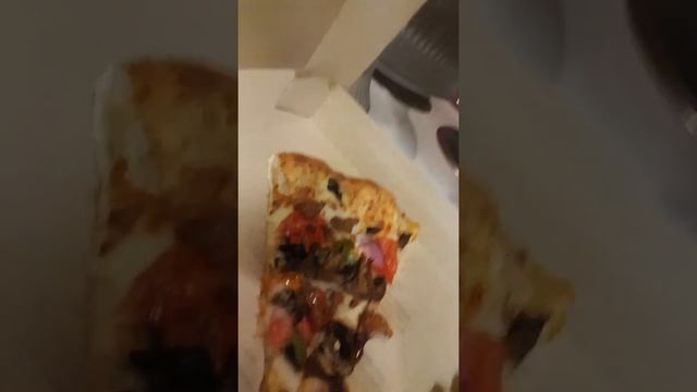 Mold on my Pizza Hut pizza! смотреть онлайн