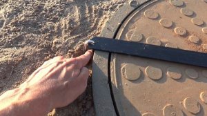 Замок на колодезный (канализационный) люк