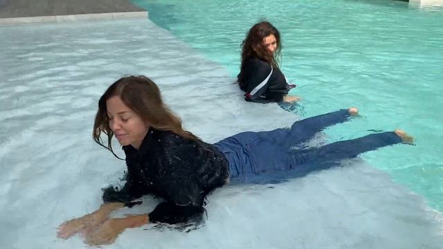 swimming pool for girls in jeans смотреть онлайн