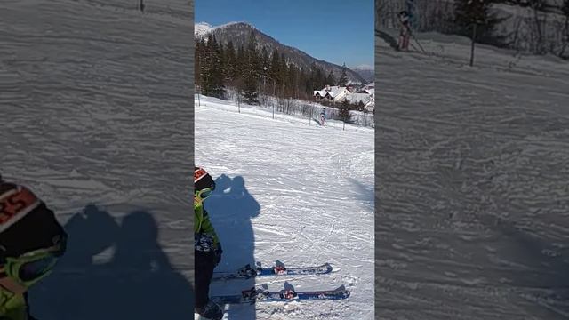 Учимся кататься на лыжах и это оказалось интересным процессом! Learning to ski-interesting process! смотреть онлайн
