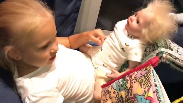 Unicorn Tails Book For Kids!! Алиса показывает покупки для куклы!