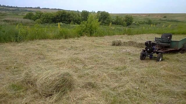 прессую тюки на новом участке перевожу тюки мотоблоком сенокос 2023 23 июня смотреть онлайн