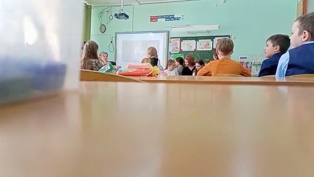 Как в нашем классе празднуют 8 марта отрывок смотреть онлайн