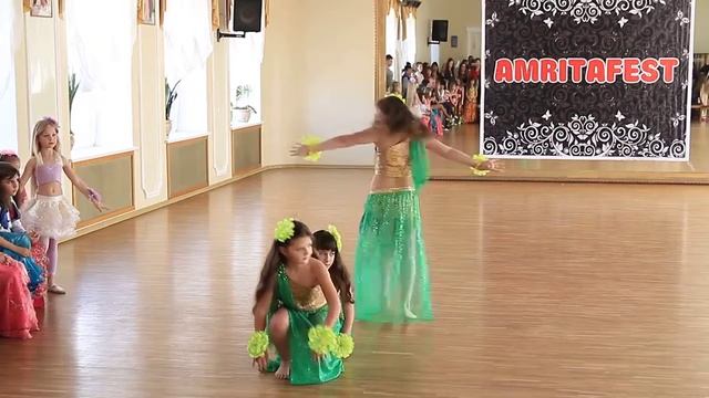 Восточный энергичный танец. Формейшн. Днепр смотреть онлайн