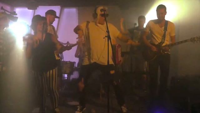 Петр Брок и Полугора "100 000 000 000 000" (Сто триллионов) live смотреть онлайн