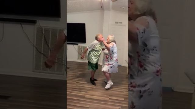 зажигают.mp4 смотреть онлайн