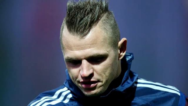 Футболист Дмитрий Тарасов показал в Инстаграм жену и ребенка смотреть онлайн