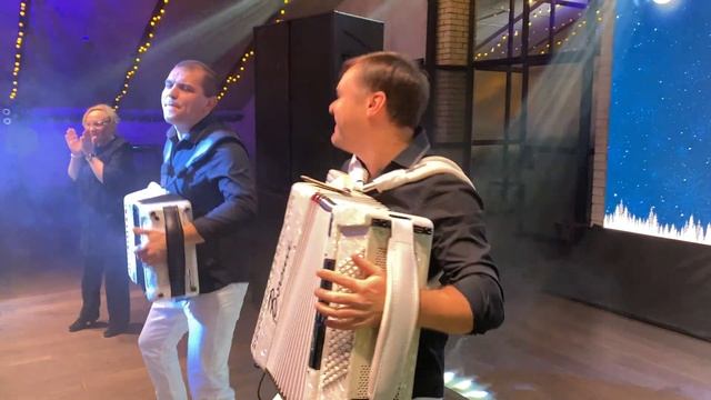«Новогоднее попурри» Дуэт Штрихкод смотреть онлайн