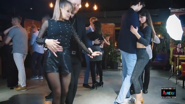 Олег и Лилу, кизомба в Казани. Вечеринка мастерской танца МАНЭРА смотреть онлайн