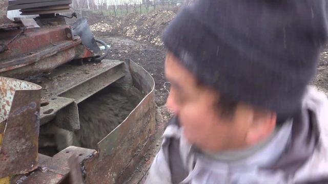 Бетоносмеситель принудительный горизонтальный. Заливаю подбетонку. смотреть онлайн