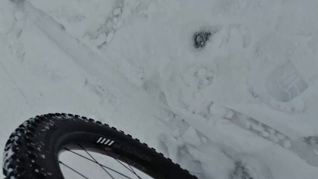 Тест бигфута на льду реки Днепр смотреть онлайн