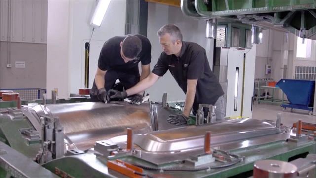 CAR FACTORY : Die Casting Process l Audi Tooling Barcelona for SEAT смотреть онлайн
